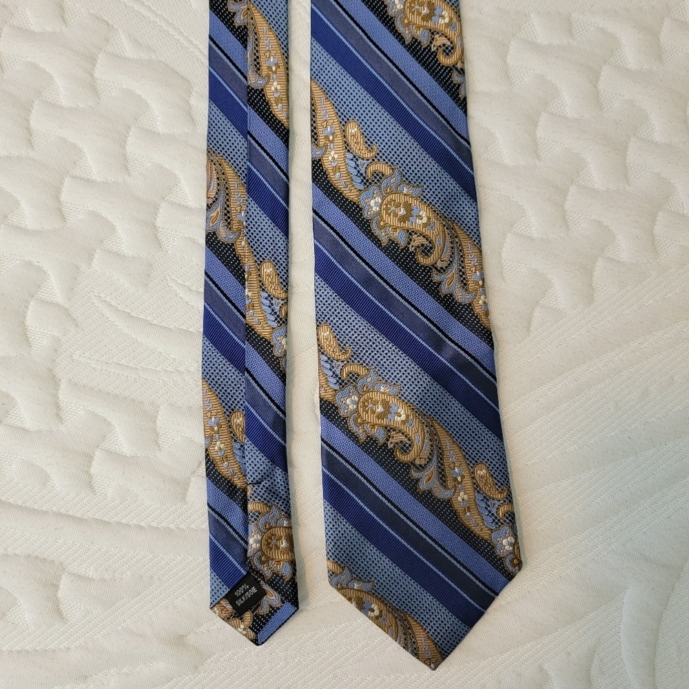 NWT Bachrach 100% Silk Blue Gold Paisley And Striped Tie Formal Business